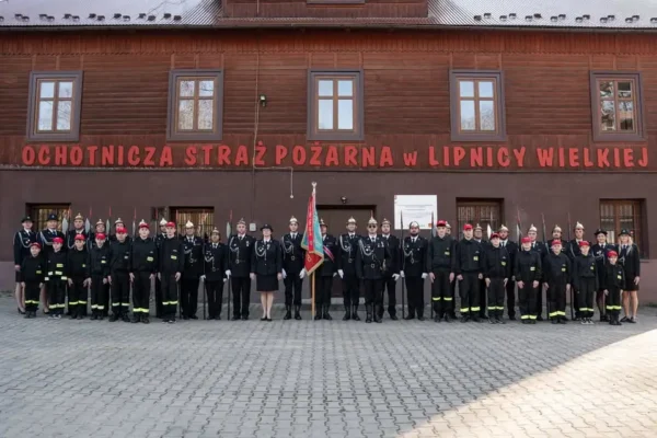 Pożar skrzynki elektrycznej w Lipnicy Wielkiej – strażacy w akcji