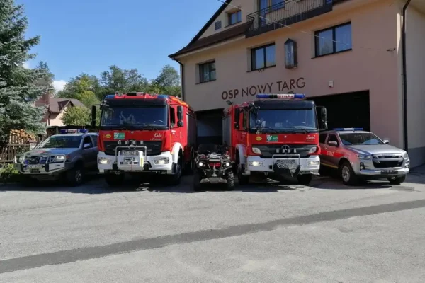 Ćwiczenia strażaków w Nowym Targu – pożar, wybuchy i ewakuacja
