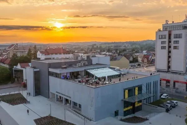 Humanoidalne roboty na Jarmarku Podhalańskim: Janosik i Helenia podbili serca odwiedzających