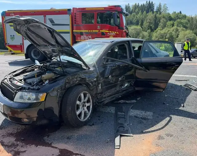 Kolizja dwóch aut na DK7 w Orawce – interweniowały służby