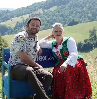 Radio Alex na Ślebodnej Ławeczce w Ochotnicy Dolnej – rozmowy o Gorcach i tradycji