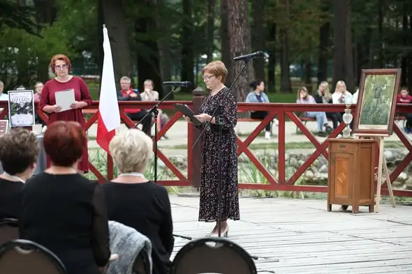 Narodowe Czytanie w Szczawnicy: Dziady połączyły pokolenia w Parku Dolnym