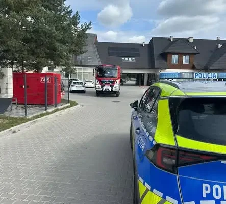Alarm bombowy w Urzędzie Gminy Jabłonka – ewakuacja i przeszukanie budynku