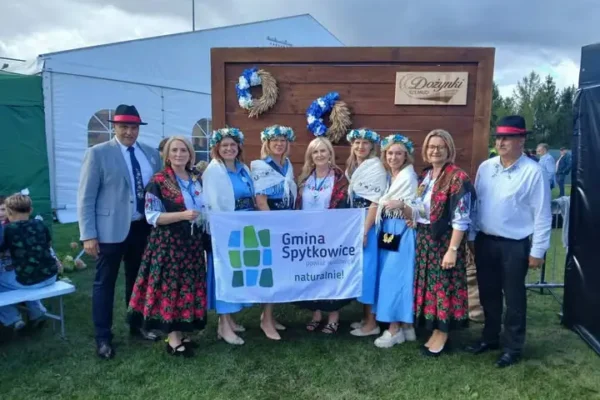 Wizyta delegacji z gminy Spytkowice na dożynkach w partnerskim Szemudzie