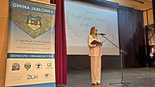 Gmina Jabłonka nagrodziła najlepszych uczniów. Wręczono stypendia Wójta