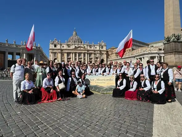 Chór „Misericordia” z Tylmanowej reprezentował Gminę Ochotnica Dolna podczas pielgrzymki do Włoch