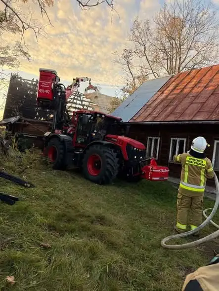 Pożar stodoły w Podsarniu. Strażacy z całego regionu w akcji