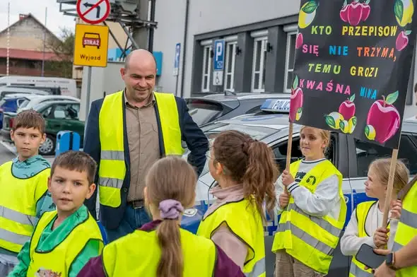 Spytkowice: uczniowie w roli strażników bezpieczeństwa podczas akcji „Jabłko czy cytryna”