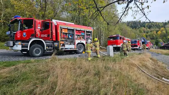 Pożar budynku mieszkalnego w Zubrzycy Górnej – akcja strażaków