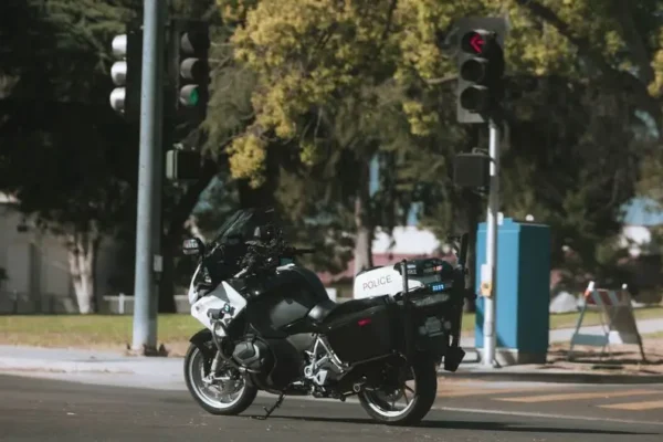 Trzech motocyklistów zatrzymanych na Podhalu. 15-latek na elektrycznym motocyklu siał postrach na chodniku