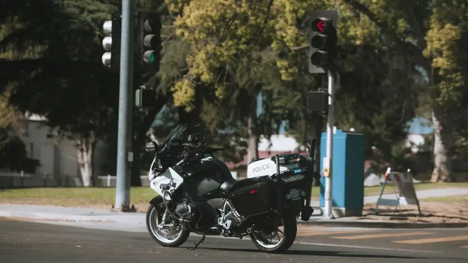 Trzech motocyklistów zatrzymanych na Podhalu. 15-latek na elektrycznym motocyklu siał postrach na chodniku